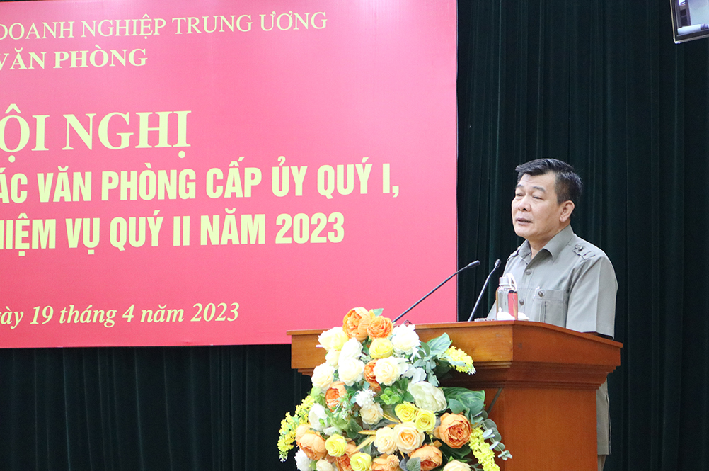 Đồng chí Nguyễn Đức Phong, Phó Bí thư thường trực Đảng uỷ Khối Doanh nghiệp Trung ương phát biểu chỉ đạo Hội nghị.