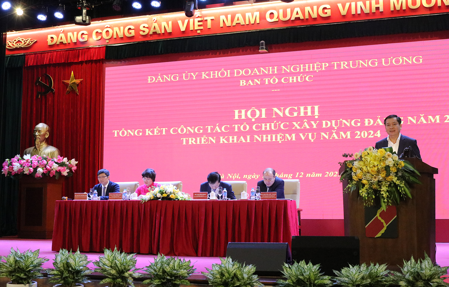 Đồng chí Nguyễn Long Hải, Ủy viên dự khuyết Trung ương Đảng, Bí thư Đảng ủy Khối Doanh nghiệp Trung ương chủ trì Hội nghị.