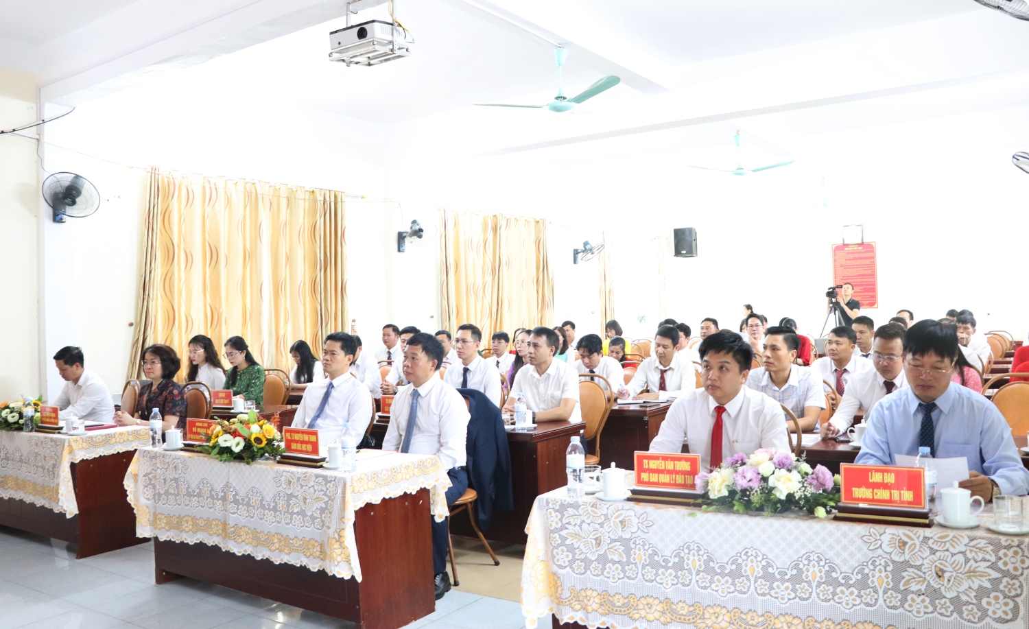 Đại biểu dự Lễ Khai giảng