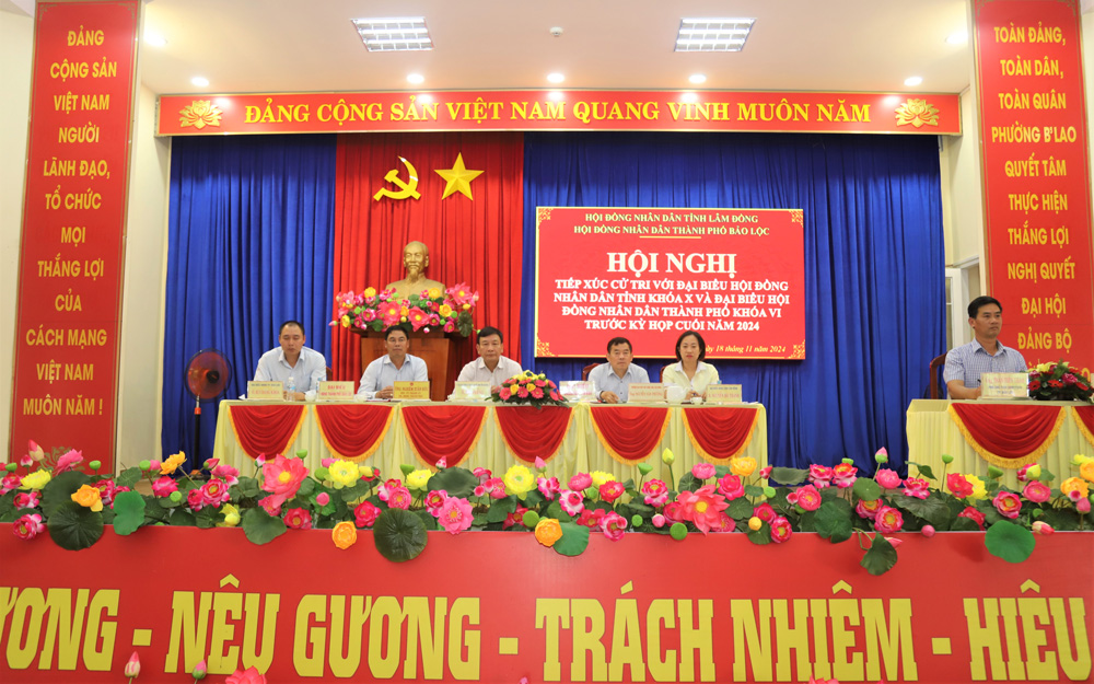 Đại biểu HĐND tỉnh thuộc Tổ bầu cử số 14 và đại biểu HĐND TP Bảo Lộc tiếp xúc với cử tri phường BLao