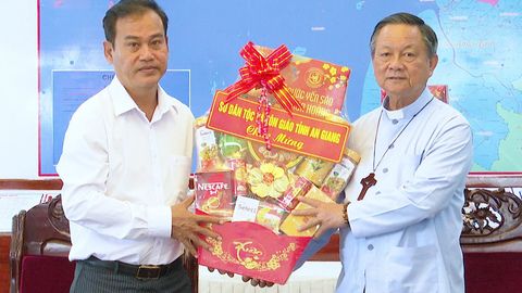 Giám đốc Sở Dân tộc và Tôn giáo tỉnh An Giang Danh Phúc thăm, chúc mừng lễ Phục sinh năm 2026