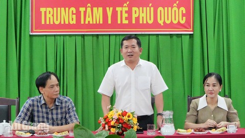 Đồng chí Đinh Văn Nơi yêu cầu xây dựng Quỹ cấp cứu bệnh nhi tại Phú Quốc