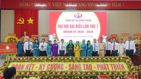 Ủy viên Ban Thường vụ Tỉnh ủy, Phó Chủ tịch Thường trực HĐND tỉnh An Giang Lê Hồng Thắm dự Đại hội Đảng bộ xã Giồng Riềng