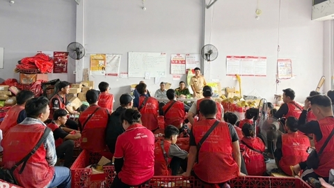 Tuyên truyền Luật Trật tự, an toàn giao thông đường bộ cho shipper