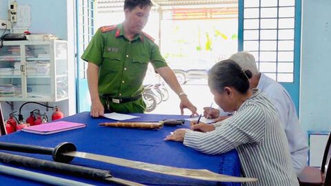 Vận động nhân dân giao nộp vũ khí, vật liệu nổ