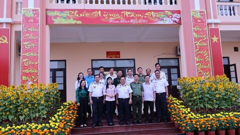 Phó Bí thư Tỉnh ủy An Giang Trần Thị Thanh Hương chúc tết xã Tân Thạnh, Trung đoàn 3 - Sư đoàn 330 và Lữ đoàn 962