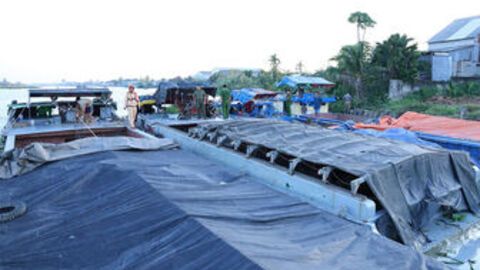 An Giang: Bắt 7 tàu vận chuyển khoáng sản không hóa đơn, chứng từ