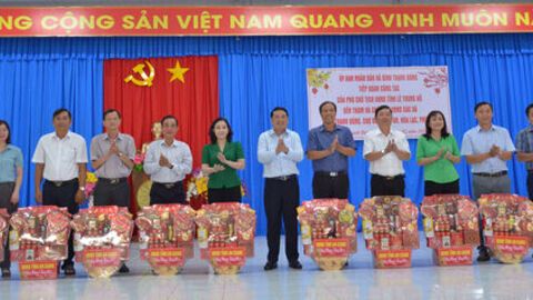 Phó Chủ tịch UBND tỉnh An Giang Lê Trung Hồ thăm, chúc tết các địa phương 