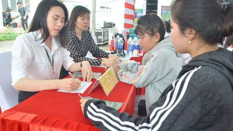 Hơn 400 người lao động xã Sơn Kiên được tư vấn, giới thiệu việc làm