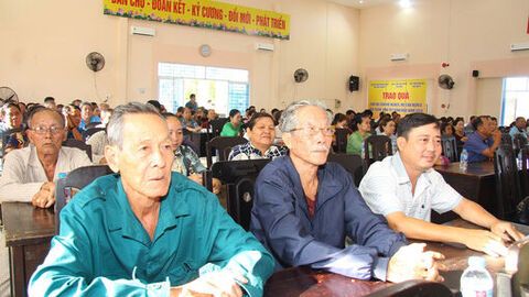 Ứng cử viên đại biểu Quốc hội tiếp xúc cử tri các xã: Vĩnh Xương, Tân An và Châu Phong