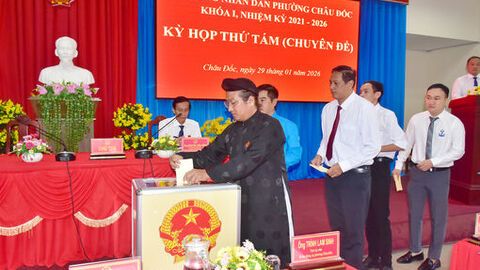 Bà Ngô Thị Quỳnh Loan giữ chức Chủ tịch HĐND phường Châu Đốc, nhiệm kỳ 2021 - 2026