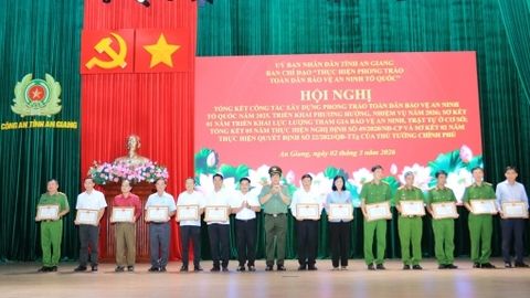 Nhiều tập thể, cá nhân được khen thưởng trong phong trào Toàn dân bảo vệ an ninh Tổ quốc và giữ gìn an ninh trật tự tại cơ sở 