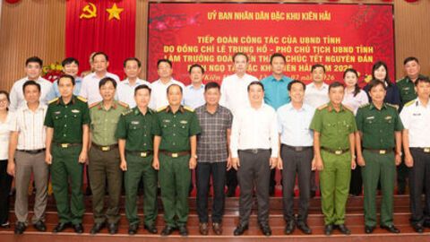 Phó Chủ tịch UBND tỉnh An Giang Lê Trung Hồ thăm, chúc tết tại đặc khu Kiên Hải 