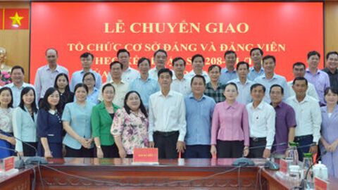 Đảng ủy UBND tỉnh An Giang chuyển giao 23 tổ chức cơ sở Đảng và 2.440 đảng viên 