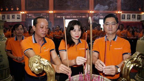 KienlongBank Chi nhánh Rạch Giá dâng hương tri ân các anh hùng, liệt sĩ, người có công