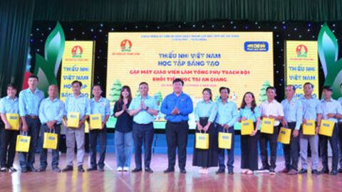 An Giang tổ chức gặp mặt hơn 200 giáo viên làm Tổng Phụ trách Đội 