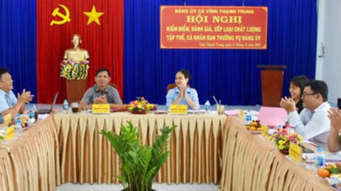 Ban Thường vụ Đảng ủy xã Vĩnh Thạnh Trung đánh giá, xếp loại tập thể, cá nhân năm 2025