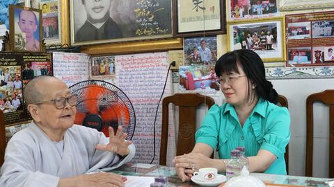 Phó Chủ tịch Ủy ban MTTQ Việt Nam tỉnh An Giang thăm, tặng quà Ni trưởng Thích nữ Diệu Thông