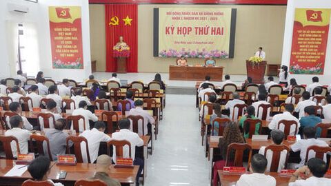 HĐND xã Giồng Riềng thông qua 9 nghị quyết