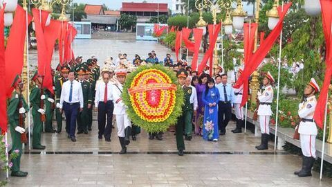 Lãnh đạo tỉnh An Giang viếng Nghĩa trang Liệt sĩ tỉnh
