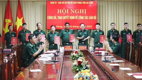 Bộ đội Biên phòng tỉnh An Giang trao quyết định công tác cán bộ