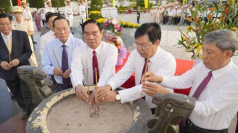 Lãnh đạo tỉnh viếng Nghĩa trang Liệt sĩ tỉnh, Đền tưởng niệm Anh hùng, liệt sĩ và người có công