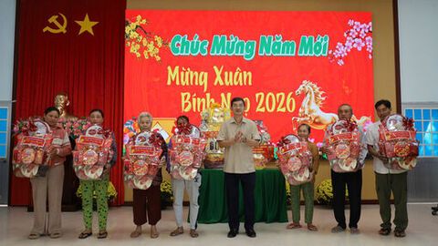 Viện trưởng Viện Kiểm sát nhân dân tỉnh An Giang Nguyễn Ngọc Phúc chúc tết tại xã Hòa Điền