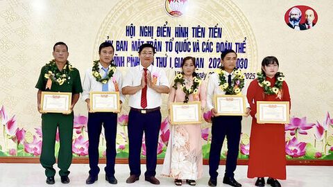 Vĩnh Bình khen thưởng 5 tập thể, 10 cá nhân điển hình tiên tiến