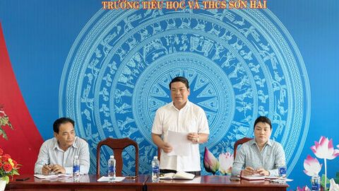 Phó Chủ tịch UBND tỉnh An Giang Lê Trung Hồ làm việc với UBND xã Sơn Hải