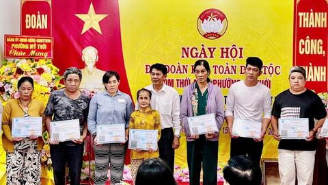 Phó Chủ tịch Ủy ban MTTQ Việt Nam tỉnh dự Ngày hội Đại đoàn kết ở phường Mỹ Thới 