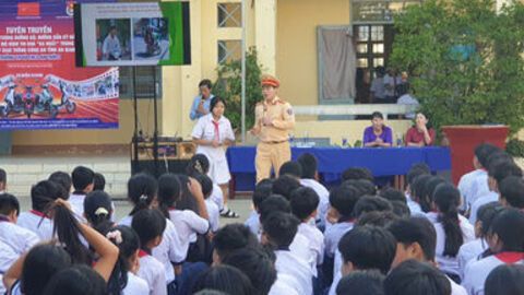 Trang bị kỹ năng lái xe an toàn cho gần 2.000 học sinh ở Phú Quốc