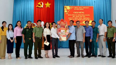 Giám đốc Sở Tư pháp tỉnh An Giang Trịnh Tuấn Ngọc chúc Tết tại 2 xã Vĩnh Hậu và Châu Phong