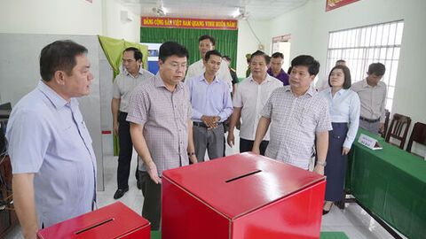 Bí thư Tỉnh ủy An Giang Nguyễn Tiến Hải kiểm tra công tác chuẩn bị bầu cử tại các xã: Thạnh Lộc, Châu Thành và Bình An