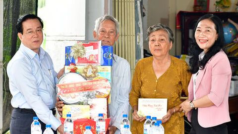 Trưởng ban Tổ chức Tỉnh ủy Phạm Hoàng Nam chúc tết hai xã An Biên và Đông Thái