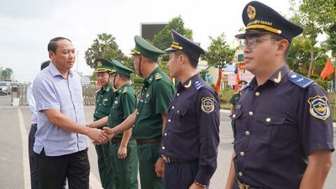 Phó Bí thư Tỉnh ủy An Giang Lâm Minh Thành khảo sát tình hình biên giới 