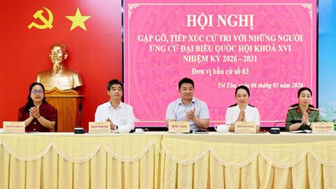 Ứng cử viên đại biểu Quốc hội khóa XVI đơn vị bầu cử số 3 tiếp xúc cử tri các xã, phường khu vực miền núi