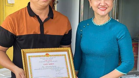 UBND đặc khu Phú Quốc khen thưởng người bán trái cây giúp du khách Hàn Quốc tìm mẹ