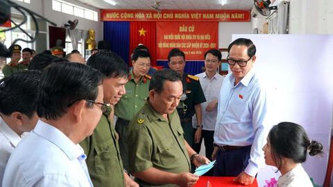 Phó Chủ tịch Quốc hội, Thượng tướng Trần Quang Phương kiểm tra công tác bầu cử tại An Giang 