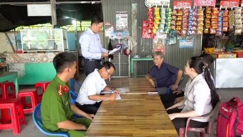 Xã Thoại Sơn kiểm tra an toàn thực phẩm tại các căn tin trường học