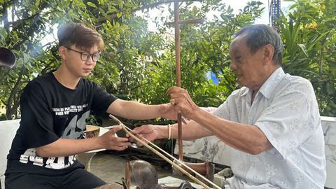 Khi người trẻ đam mê tiếng đàn xưa