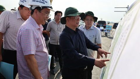 Chủ tịch UBND tỉnh An Giang Hồ Văn Mừng kiểm tra tiến độ thi công cao tốc Châu Đốc - Cần Thơ - Sóc Trăng giai đoạn 1