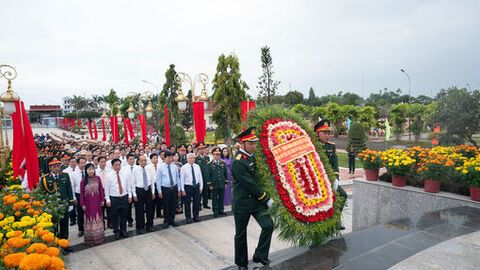 Lãnh đạo tỉnh An Giang viếng Nghĩa trang liệt sĩ tỉnh nhân dịp Tết Nguyên đán Bính Ngọ 2026