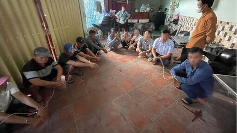 Công an phường Vĩnh Thông bắt quả tang 11 đối tượng đánh bạc qua mạng