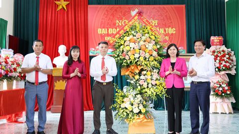 Phó Chủ tịch Thường trực HĐND tỉnh Trần Thị Hằng dự Ngày hội Đại đoàn kết toàn dân tại thôn Mục (xã Dương Hưu)