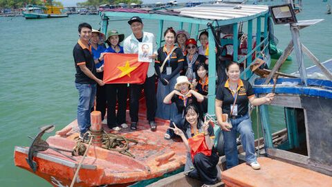 Tổ chức chương trình "Tháng ba biên giới" tại xã đảo Tiên Hải