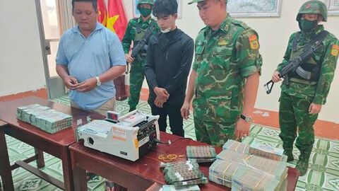 Bắt quả tang vụ vận chuyển tiền hơn 7 tỷ đồng qua biên giới