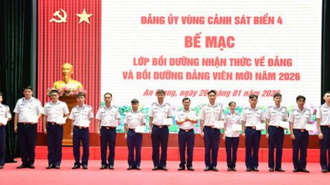 Đảng ủy Vùng Cảnh sát biển 4 bế mạc lớp bồi dưỡng kiến thức cho đối tượng Đảng, đảng viên mới