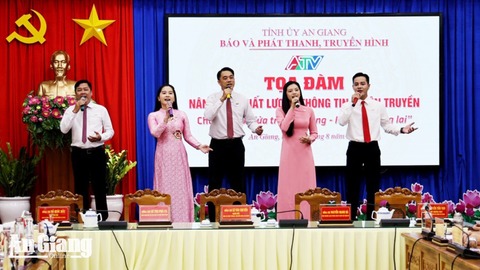 [Ảnh] Giữ lửa nghề báo, mở đường cho những cách làm mới 