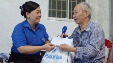 Tỉnh đoàn An Giang tri ân gia đình chính sách, người có công