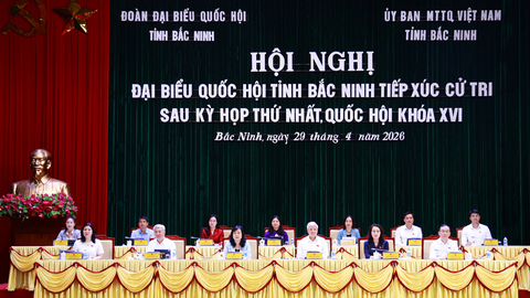 Đoàn đại biểu Quốc hội tỉnh tiếp xúc cử tri sau kỳ họp thứ Nhất